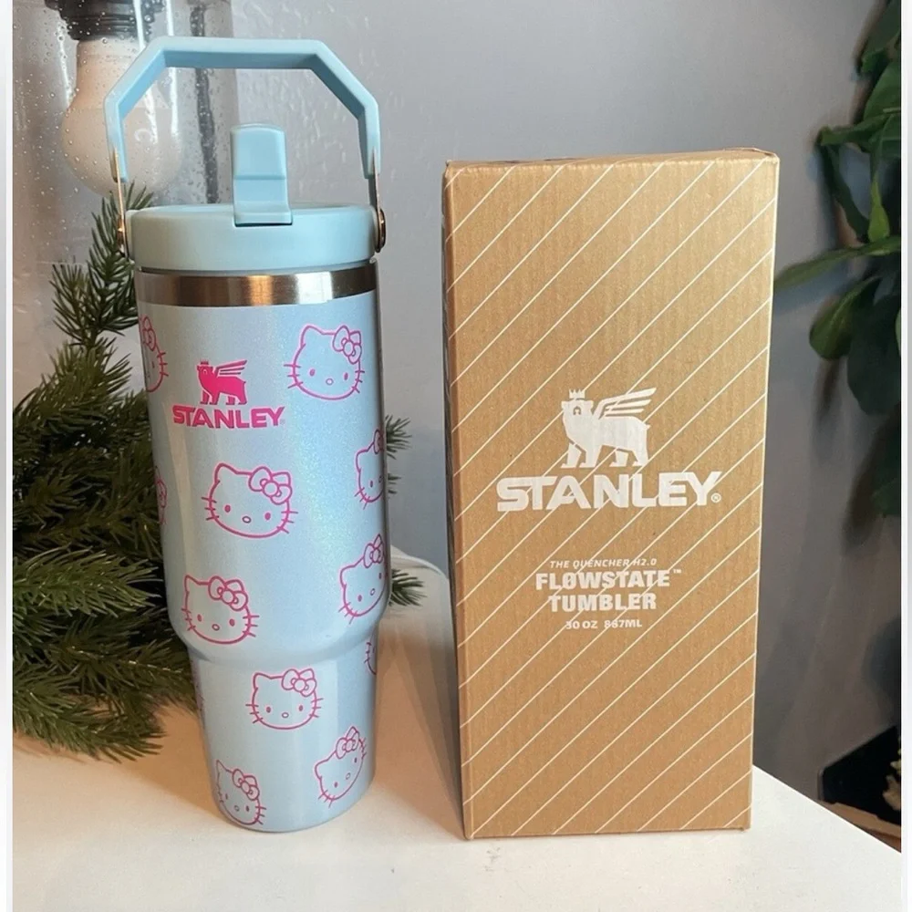 Stanley Hello Kitty Tumbler flip straw cup mug bottle cold water flowstate - Picture 1 of 3